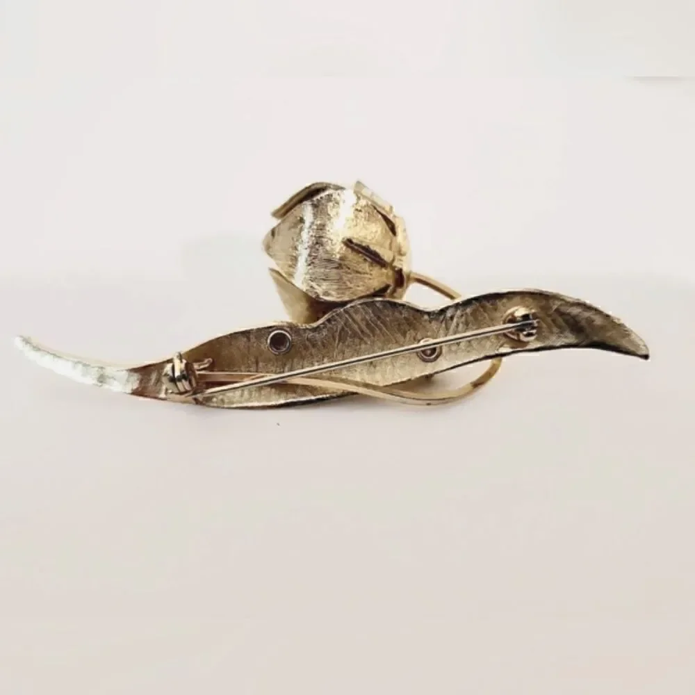 Vintage gold pearl  flower brooch
